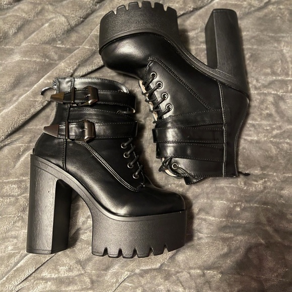 Black Platform Ankle Bootie - Picture 2 of 6
